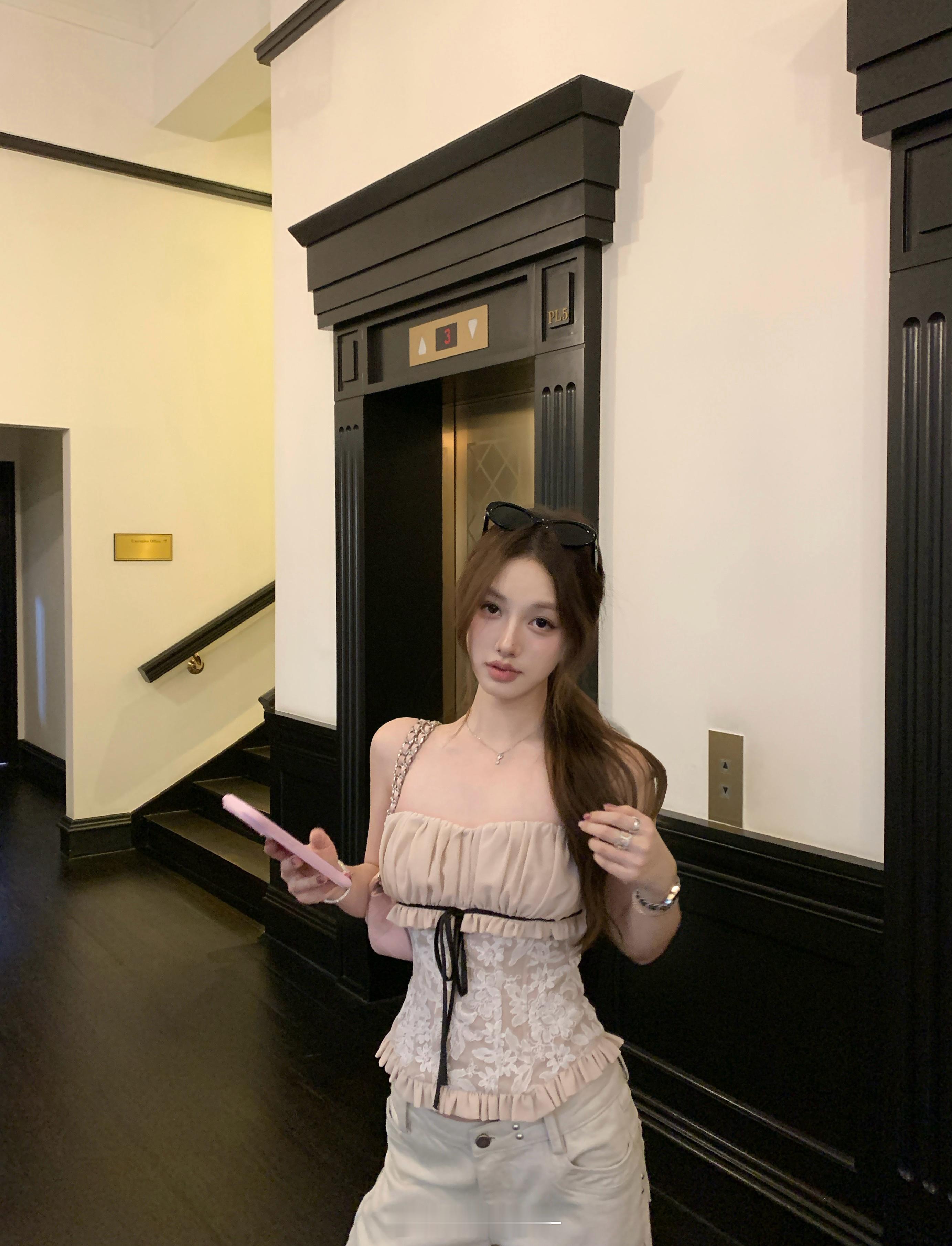 板栗可可Bankelili1/20/20:00开春怎么能少得了抹胸的身影🍃不管