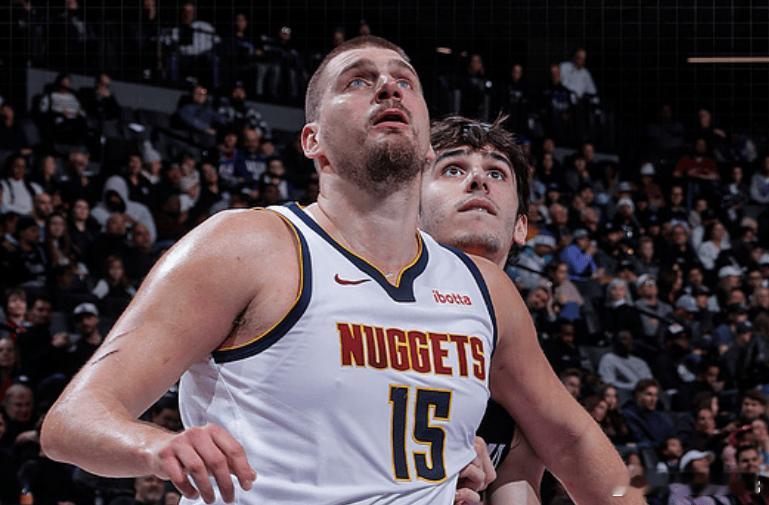 约老师生涯至今已经有将近70场场准三双了，今天这场还不算，毕竟今天“才”8个助攻