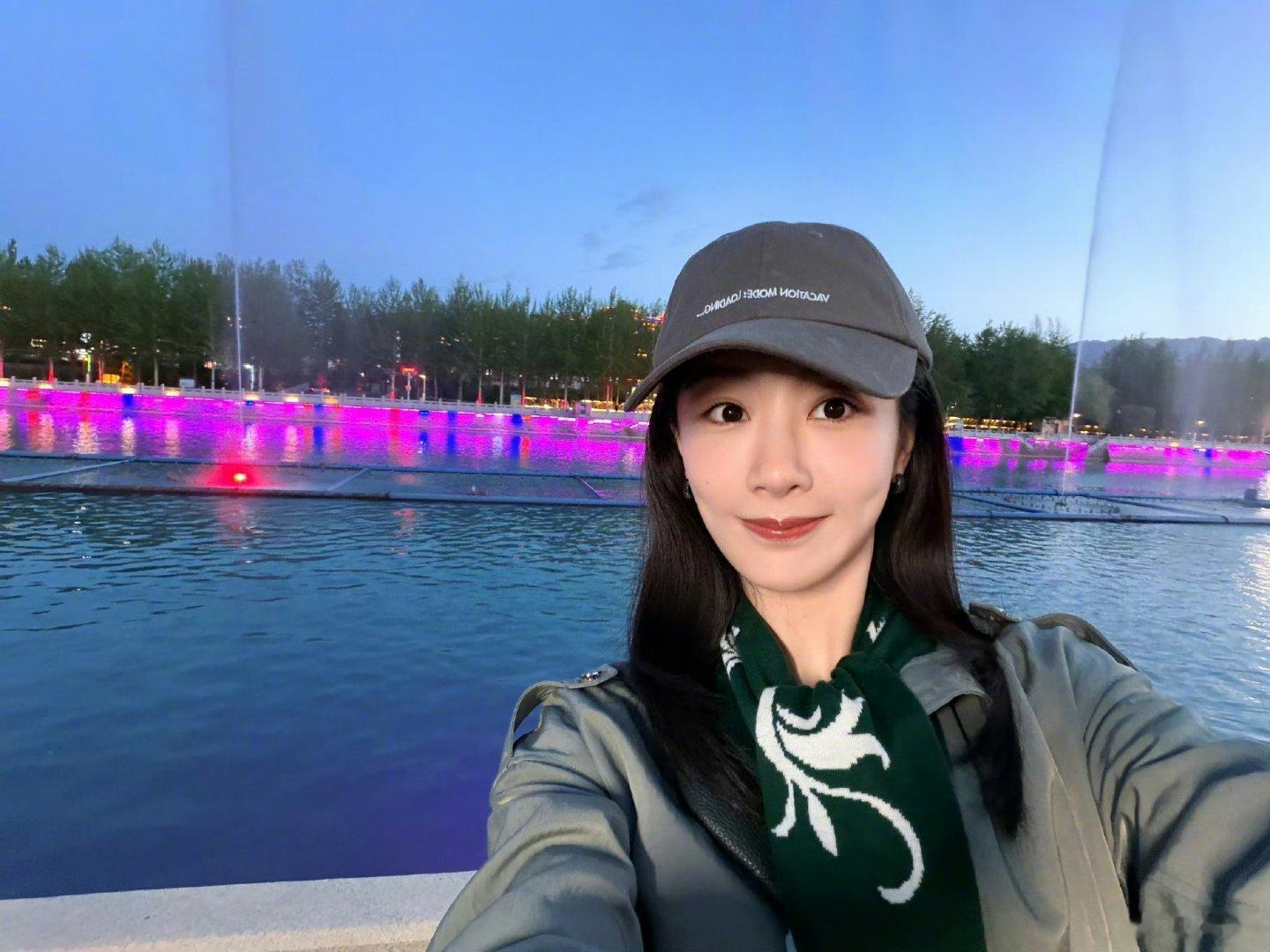 杨紫  🍁 杨紫玉兰花开君再来     🍁 杨紫董竹君  聊不完的天看不完的