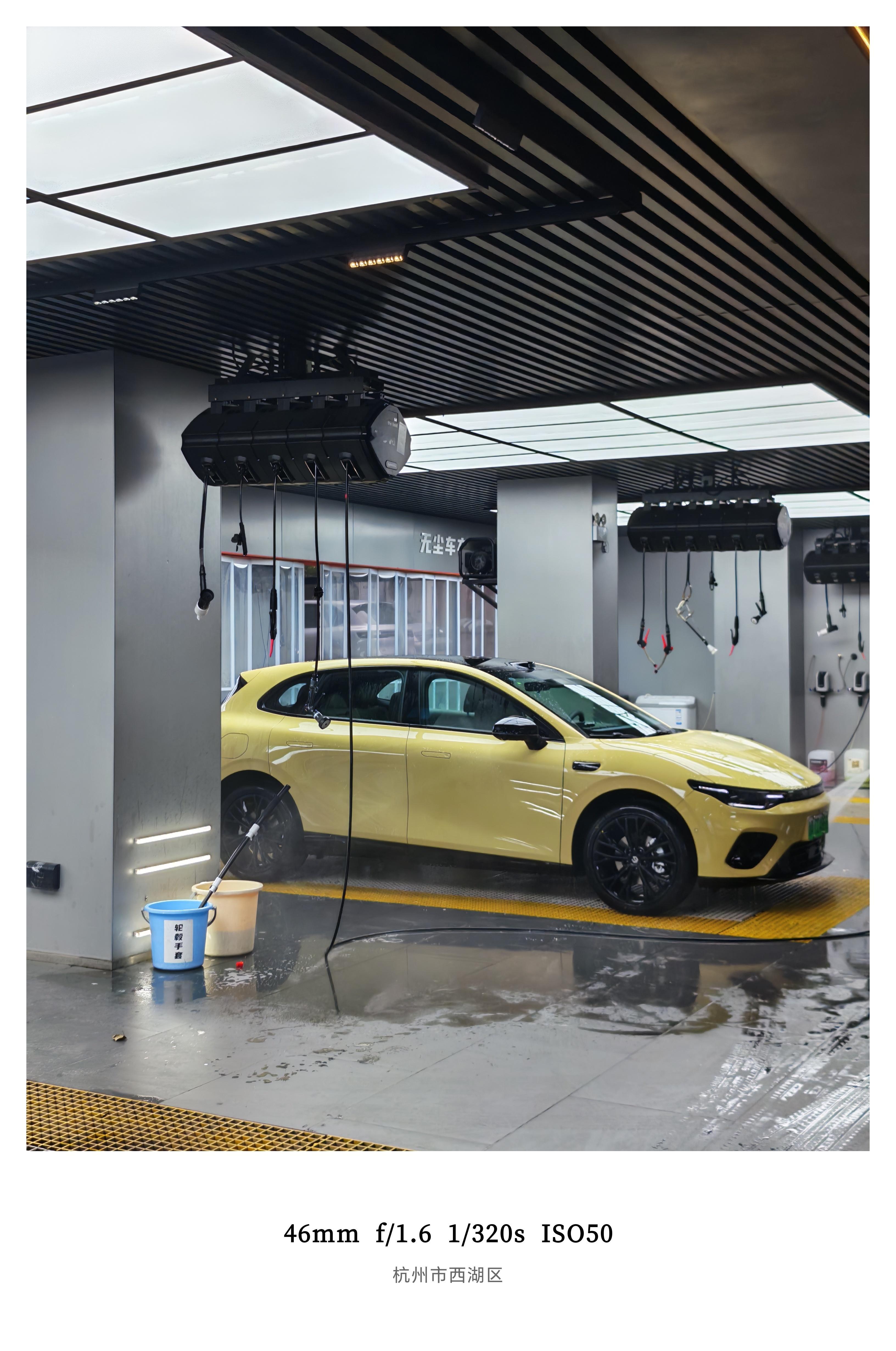 朋友们有给车贴膜/车衣的习惯咩？我是坚定的裸车党，且现在买的车基本自带隐私玻璃和