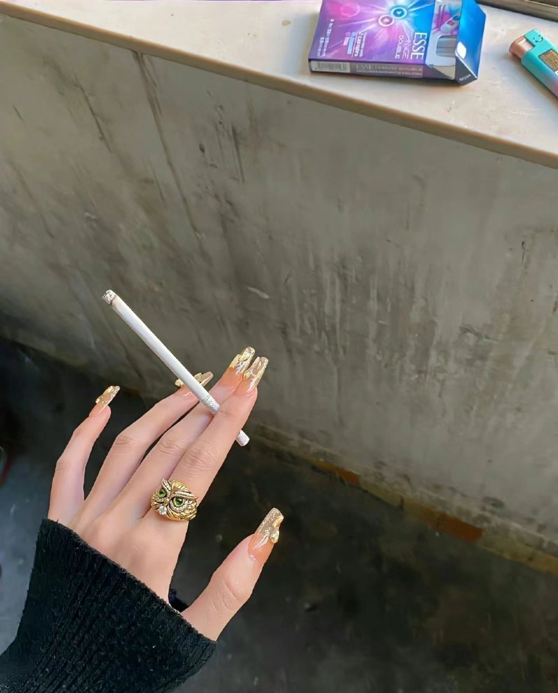 你用时间忘记他 他用新欢替代你 无缝衔接是他的本事 念念不忘是你 无能 . ​​