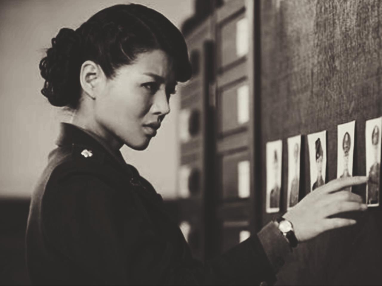 1940年，一名军统女特务冒死救下一位地下党。11年后，她落入我党手中，却只说了