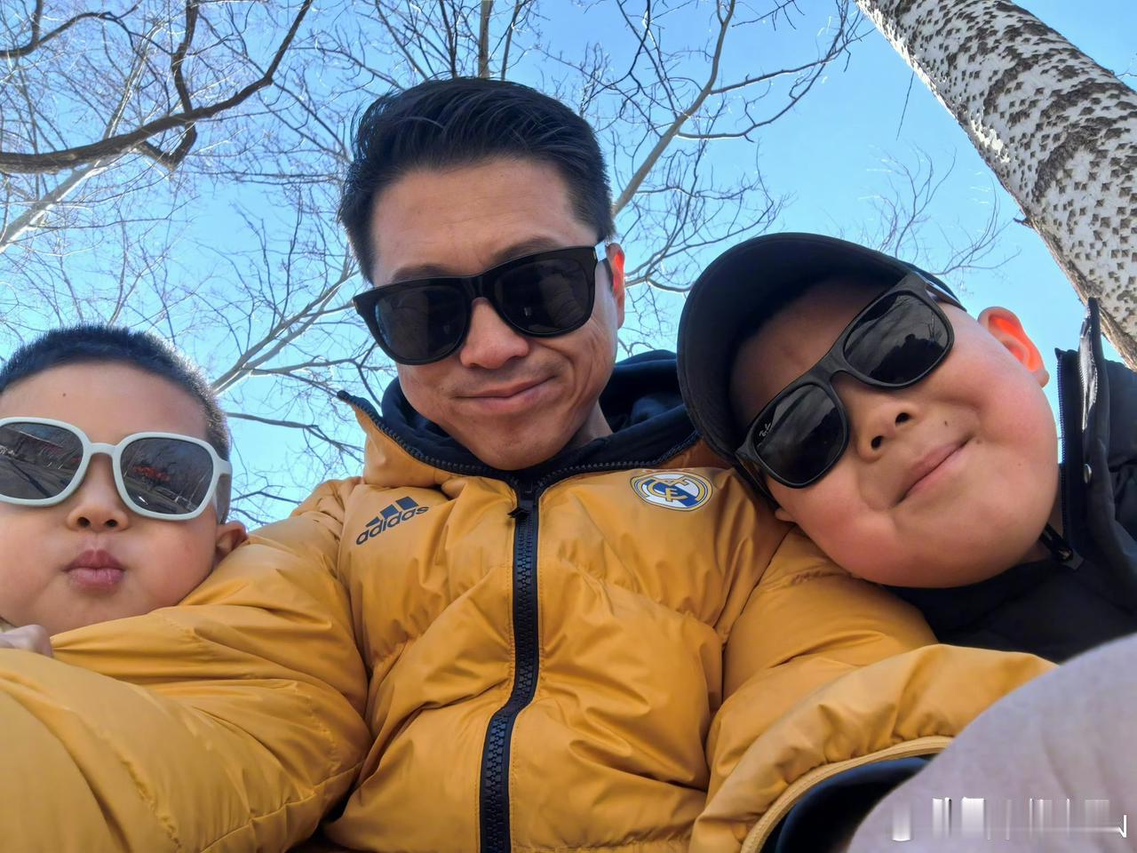 有种“遗传”叫王雷李小萌的儿子，完美避开父母优点，长相平平无奇。

近日，演员王