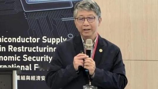 就在咱们宣布7纳米芯片技术实现重大突破，把西方科技圈震得人仰马翻时，台积电的元老