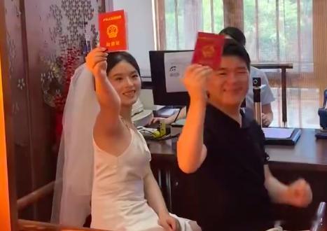 浙江杭州一95后新郎把婚前房子财产全给了新娘还说 从没给自己留后路 、 不共财产