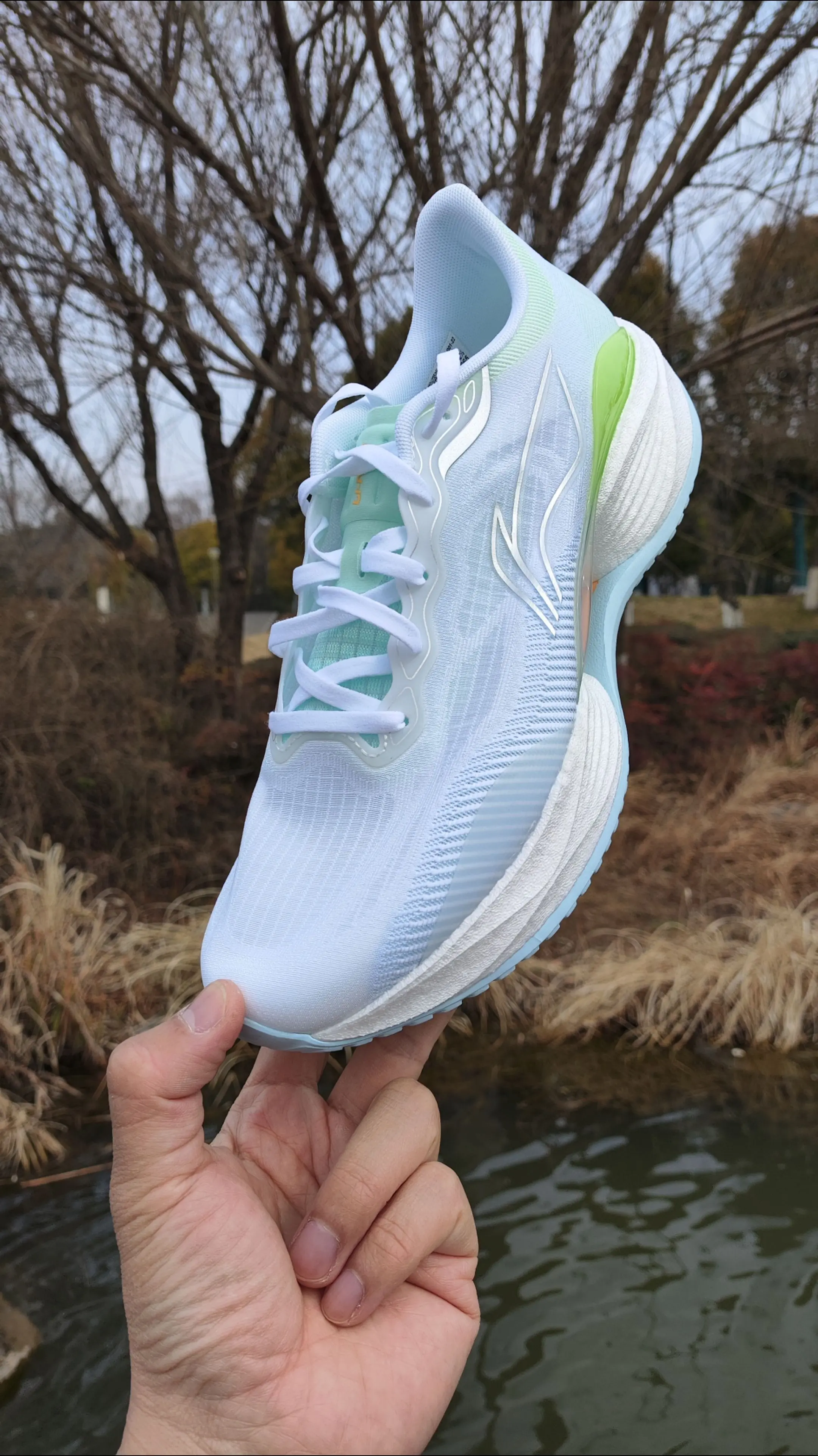 一句话点评一下下【超轻22】