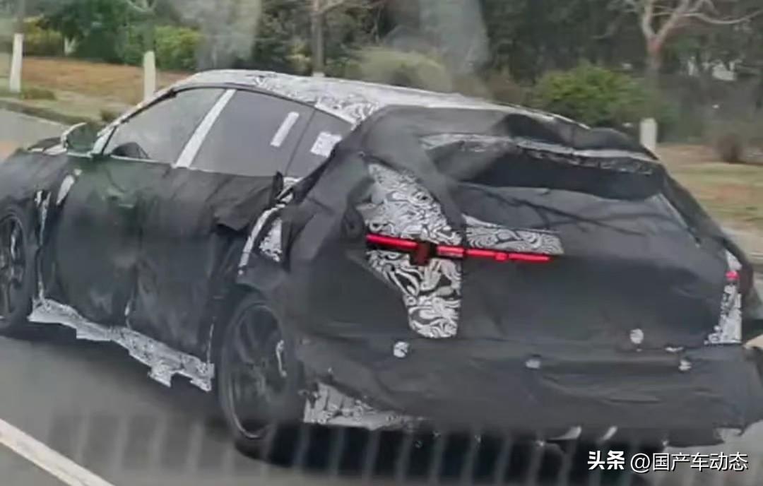 真的来了！吉利领克07旅行版首张谍照曝光！


图一是领克07旅行版首张测试谍照