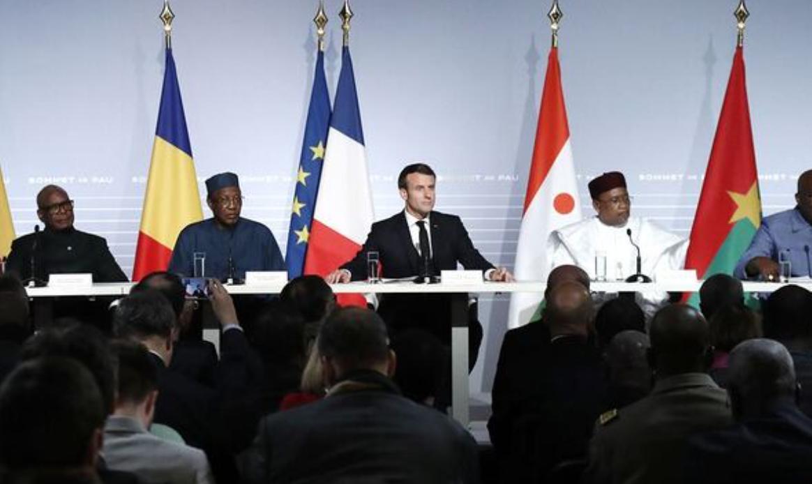 巴黎波旁宫的投票结果来得猝不及防，170张赞成票没有任何杂音，法国上下罕见地在对