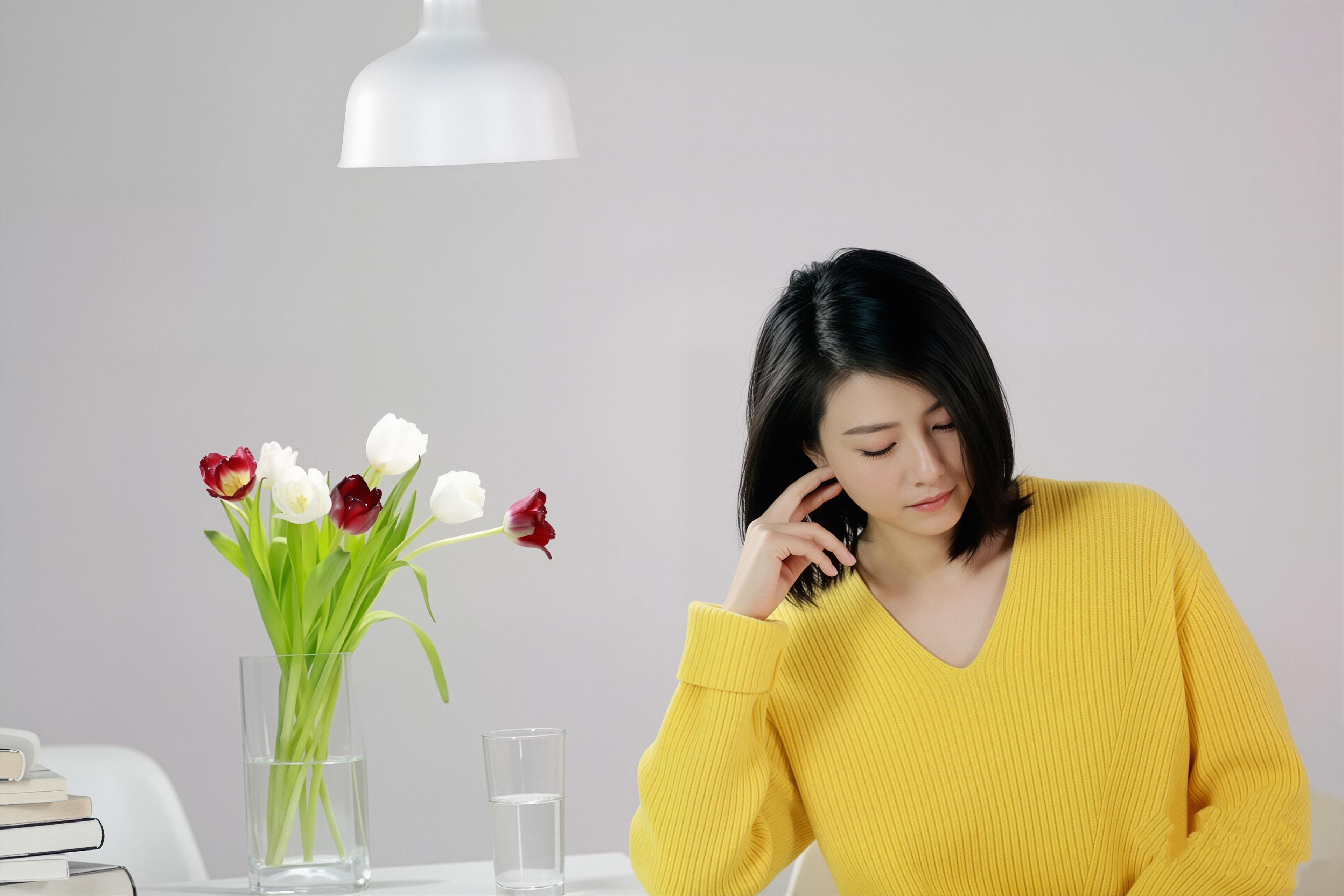 每次看到姐姐的照片，都忍不住盯着她那一头黑亮的头发发呆，状态也太好了吧！高圆圆 
