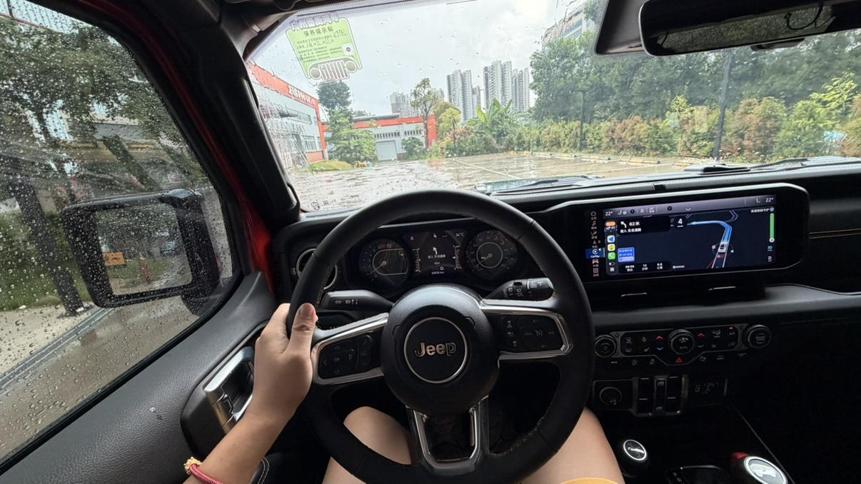 这周好像连续下了一周雨🌧️
根本就没停的迹象…
昨日开始已经是红色暴雨⛈️
很