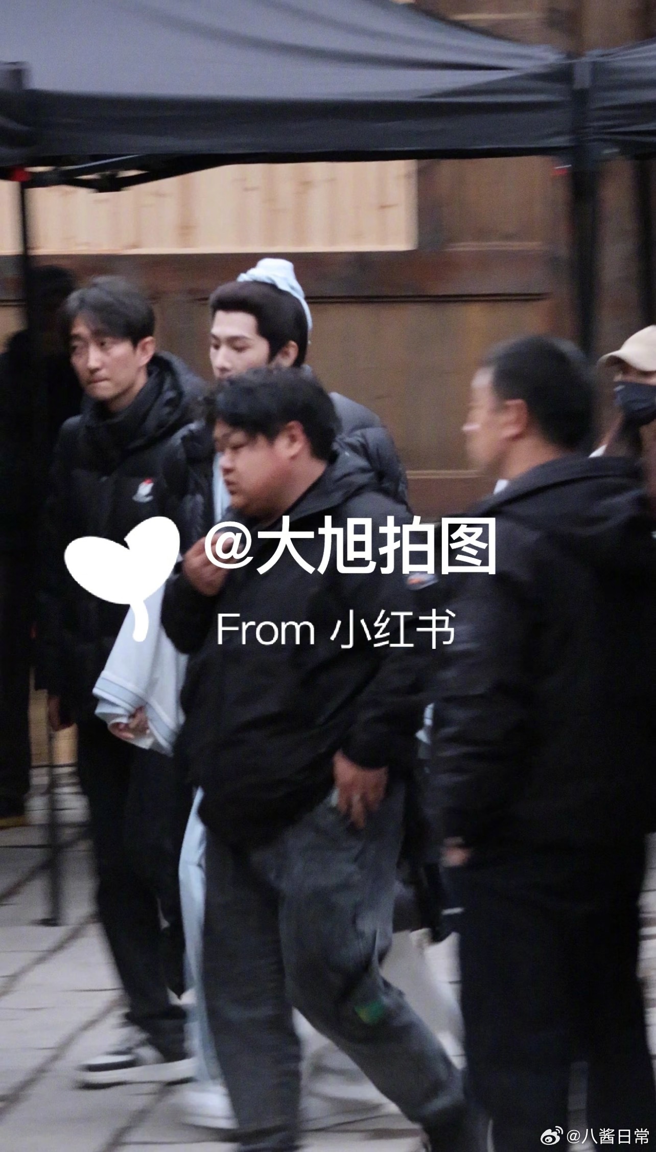 杨洋、周洁琼《不让江山》书院服造型路透 