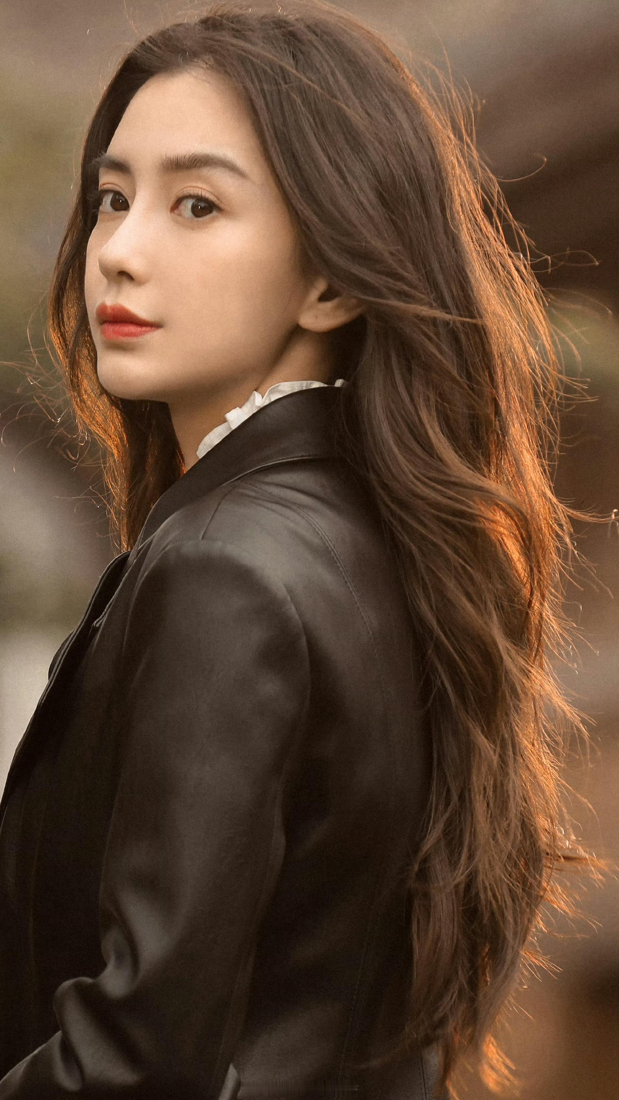 angelababy  🌸angelababy君绮罗 宇宙那麼大，我的心卻只容