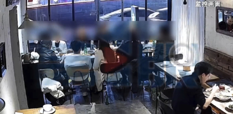 10人聚餐9人开溜男子看完账单傻眼这10个人是不是都互相不认识？话说连1000块