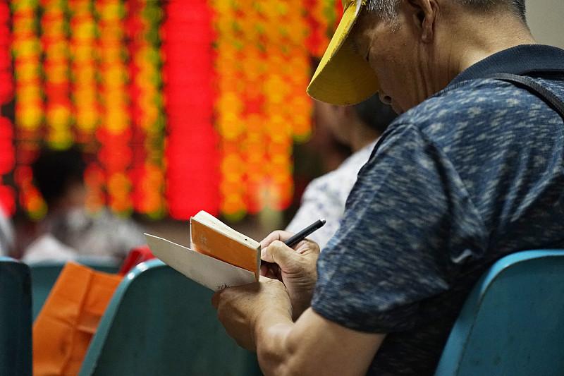 翻了翻自己2015年的交易记录，当时满仓加杠杆冲进去，在5178点套到3800点