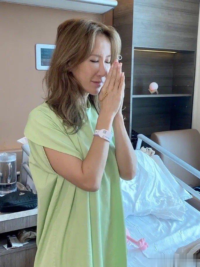 #李玟生前曾完全失声#今年48岁的李玟突然离世，很多粉丝听闻噩耗，都是一脸的难以