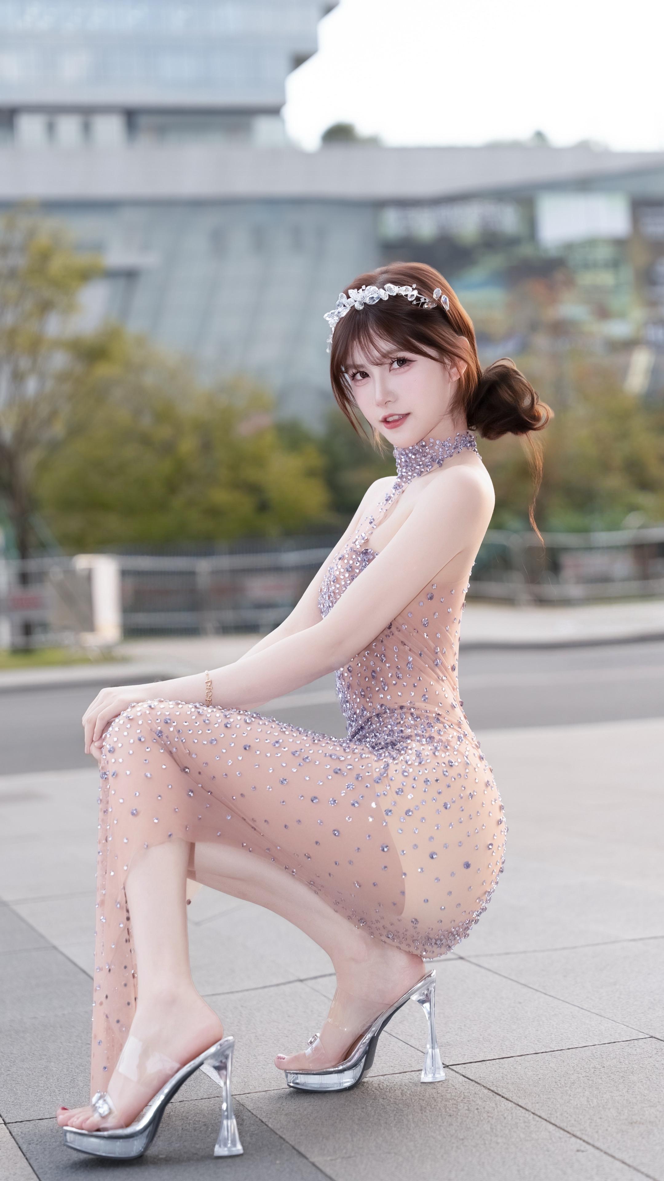 克罗拉。     👙