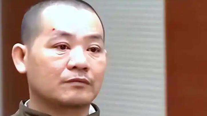 当了十年“扶弟魔”，每个月雷打不动给弟弟打500块，最后换来的却是亲弟弟的二十刀