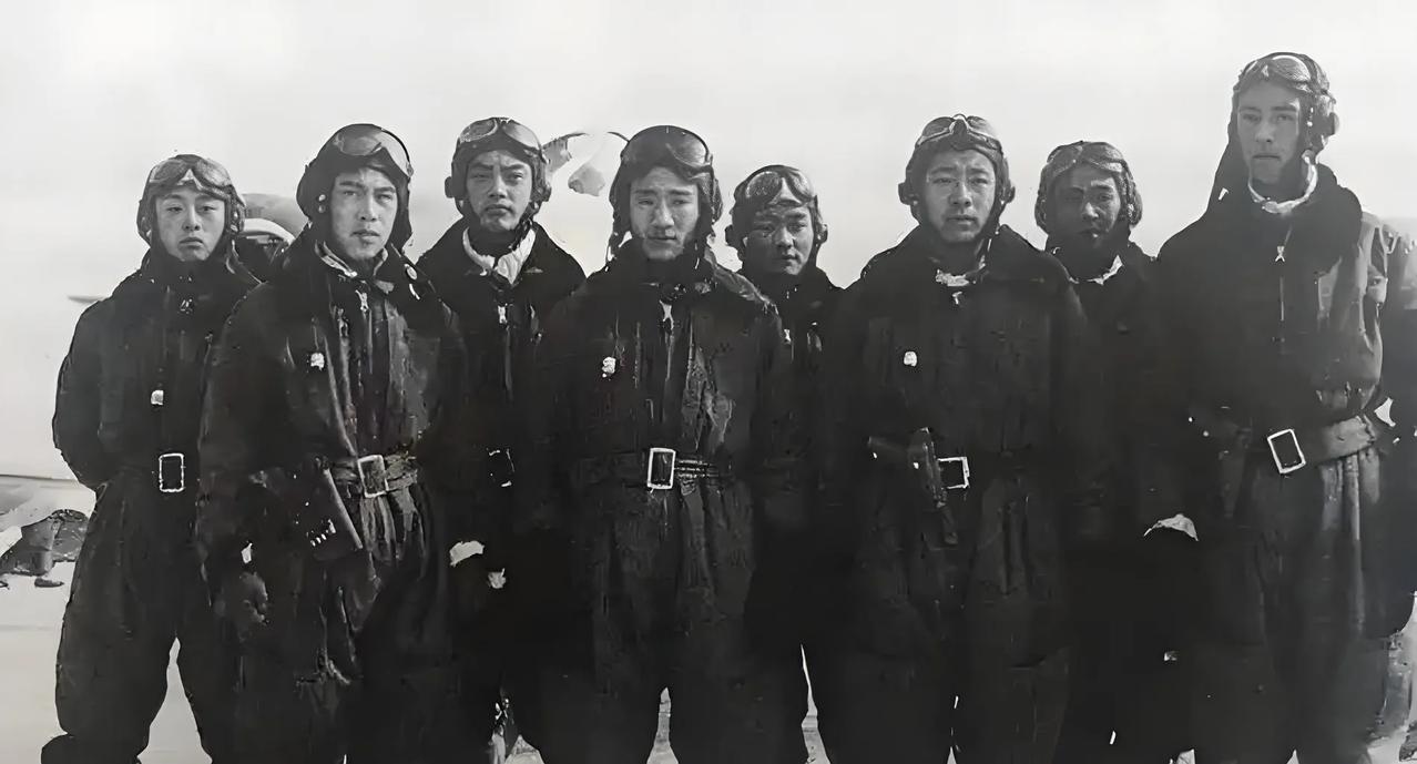 历史上的今天，公元1951年1月17日，人民空军轰炸航空兵第10师在南京正式成立