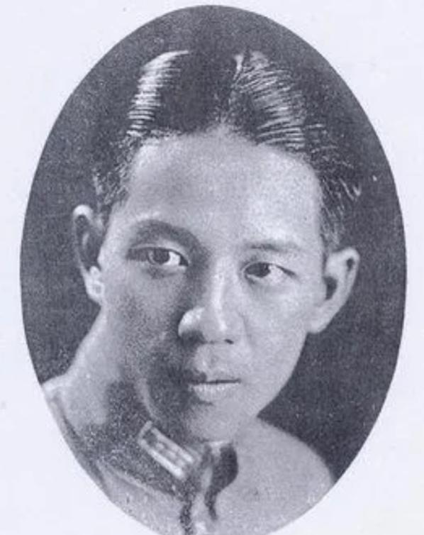 1937年，南京沦陷。一个工兵营长为了活命，躲进寺庙当和尚。日军巡逻时，盯上了他