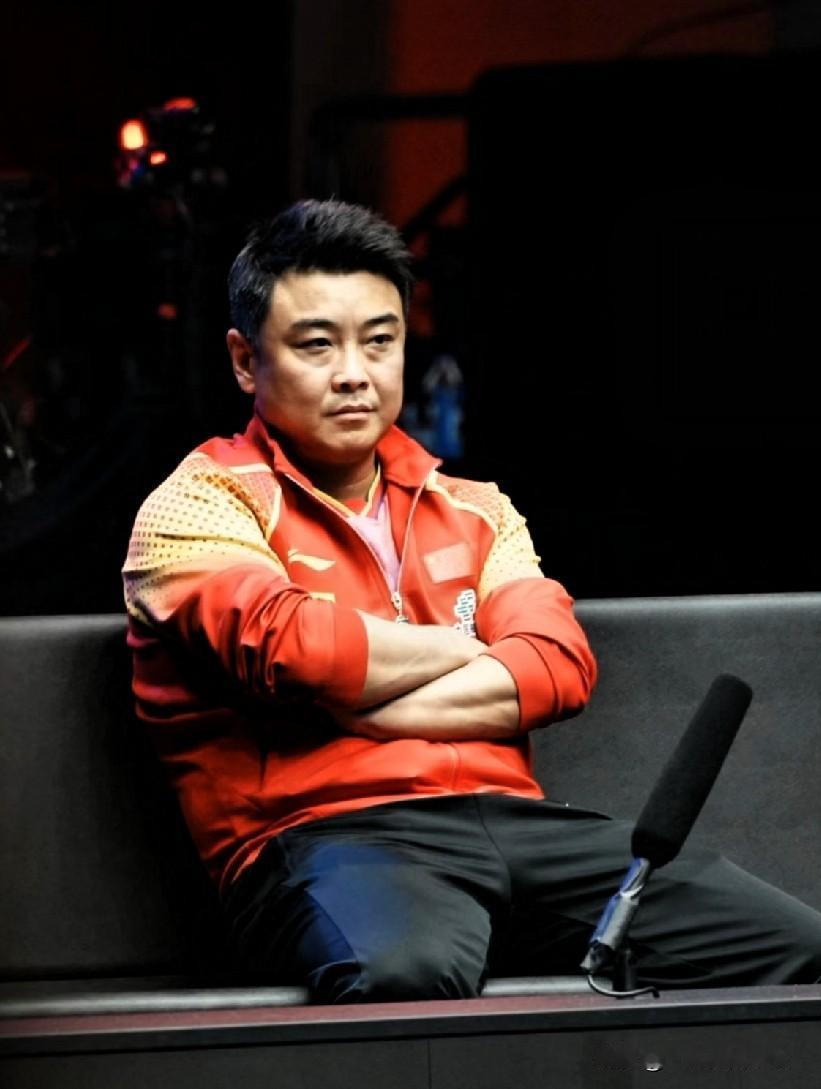 王皓今天赛前对周启豪做了三点强调，如何打好张本。

第一点：一定要敢于接发球，不