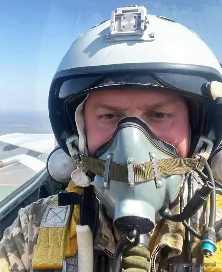 乌克兰终于明白，这一次又掉进了俄军的陷阱！乌军发现，俄军苏34战斗轰炸机正在执行