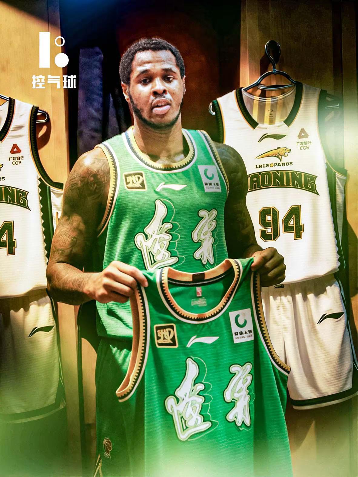 马库斯・亨特就位沈阳！和辽宁的签约手续全部搞定，94 号球衣已备好！回顾他的四川