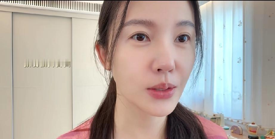 看到杨子姗把家里收拾得一根头发丝都找不到，很多宝妈看完后背发凉，直接不说话了。