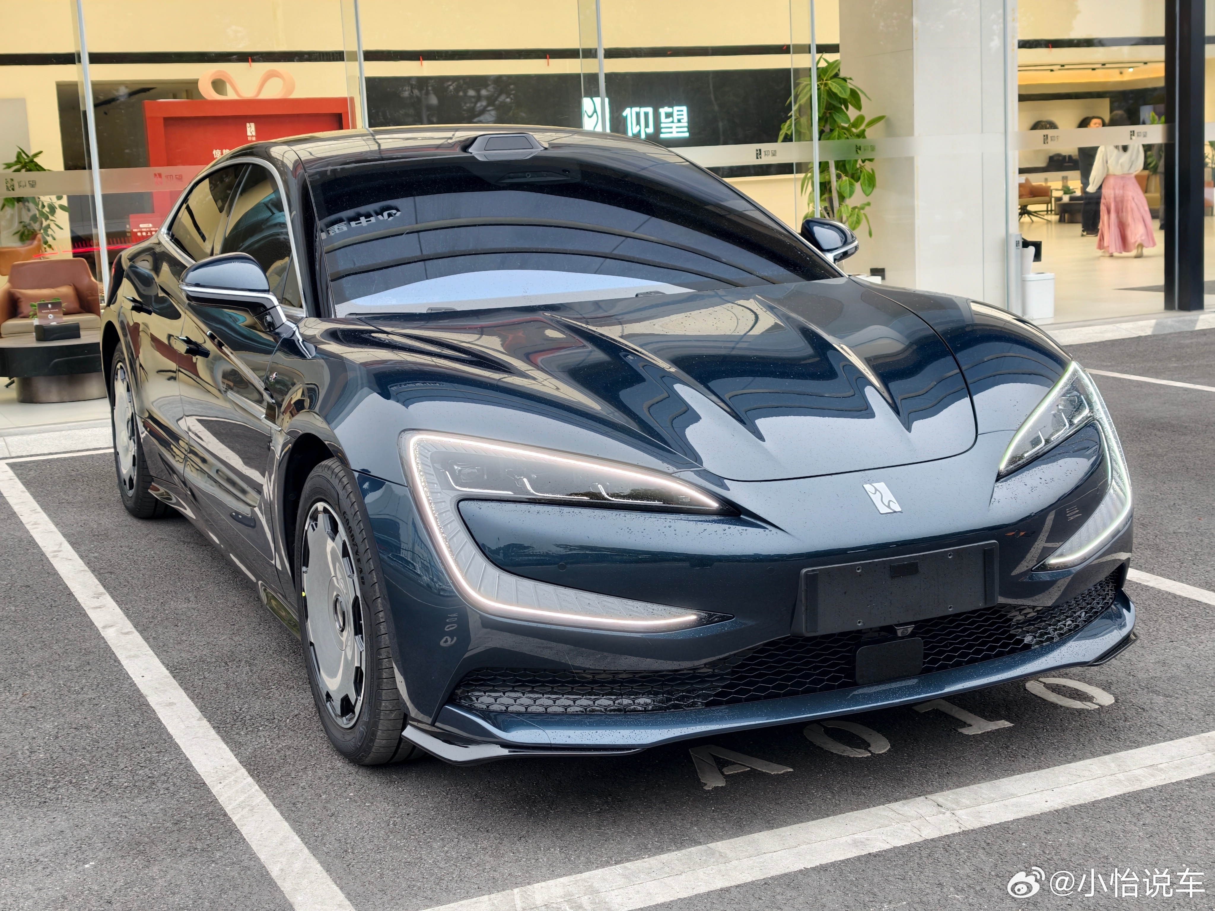 还仰望U7啦，今天一天拍摄圆满结束现在赶去机场，下一站重庆，出发我和汽车的日常