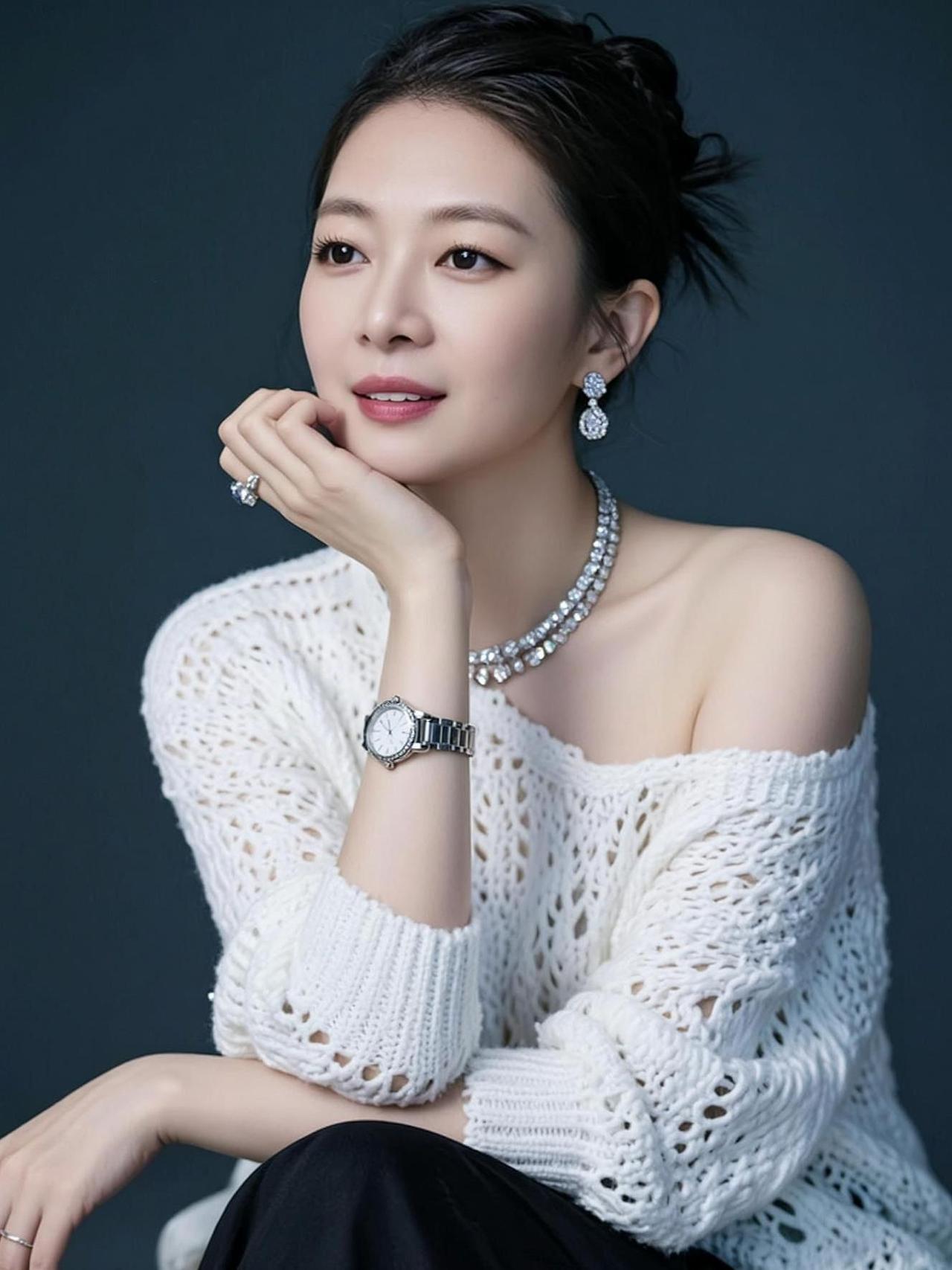 AI清冷系写真 抖音ai创作 高级感穿搭 甜美女孩 清纯甜美