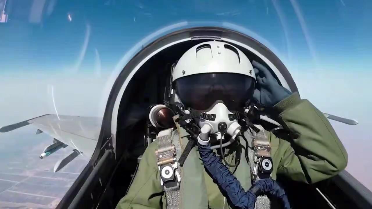 “我什么实力你什么身份，你也配和我打”