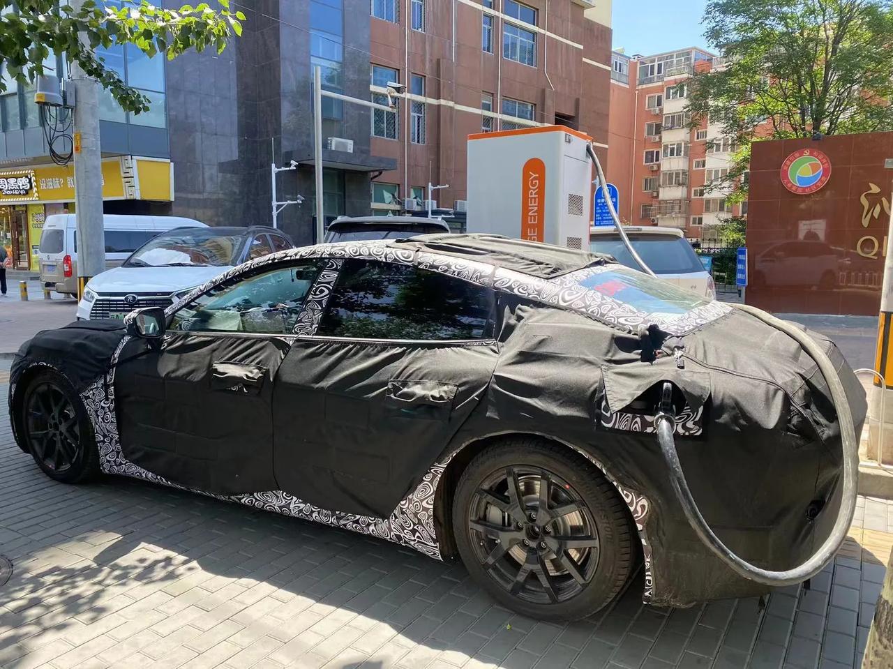 据豹变报道称，小米汽车首款车型是一款轿跑车，外观对标保时捷帕拉梅拉。

按照计划
