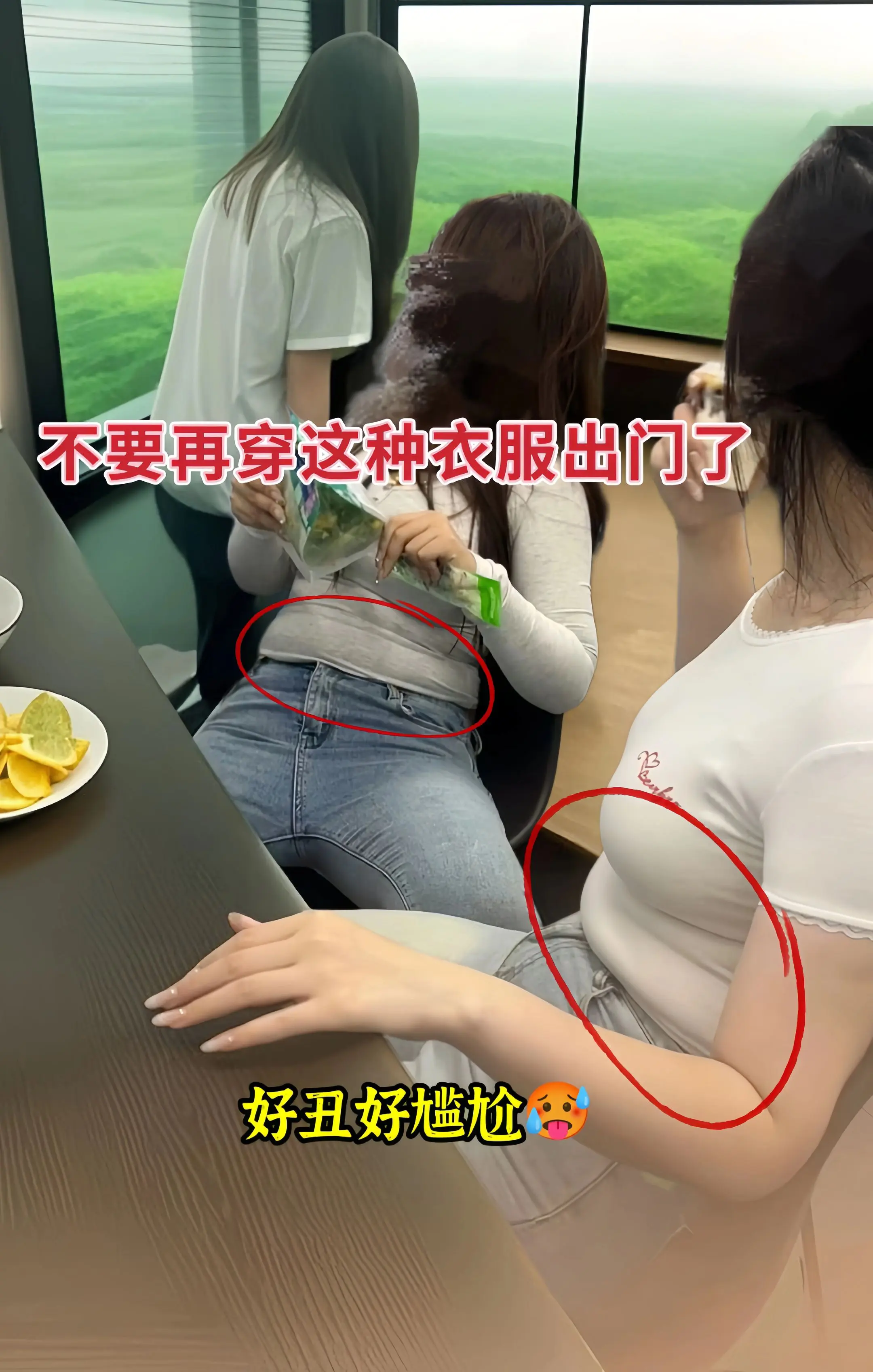 被追着问的韩系背带连衣裙套装，谁穿谁好看！简约的版型，流畅的线条，自带...