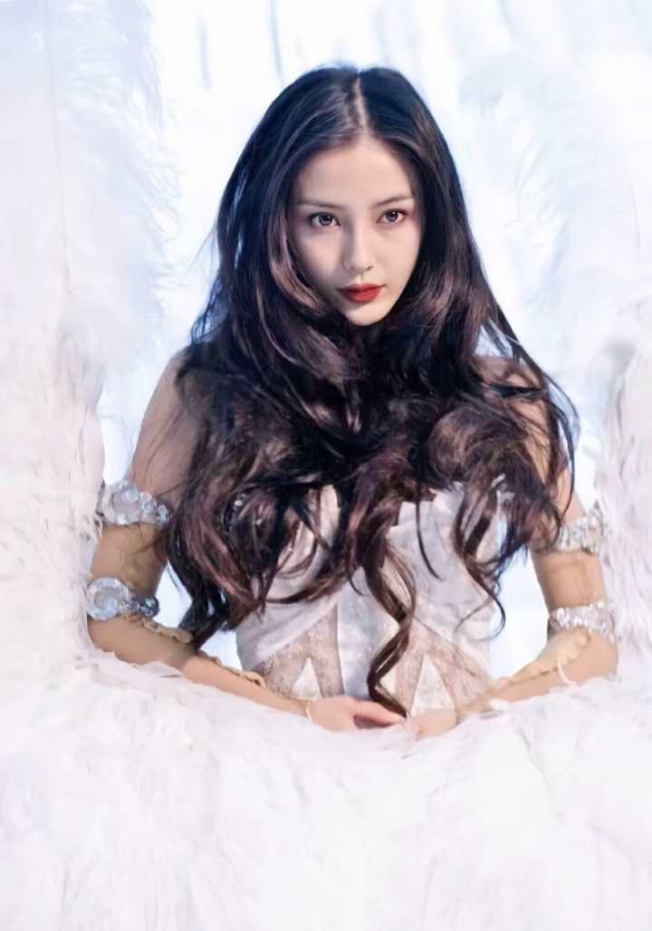 angelababy angelababy  不算狂热却足够长久，你的每一个作品