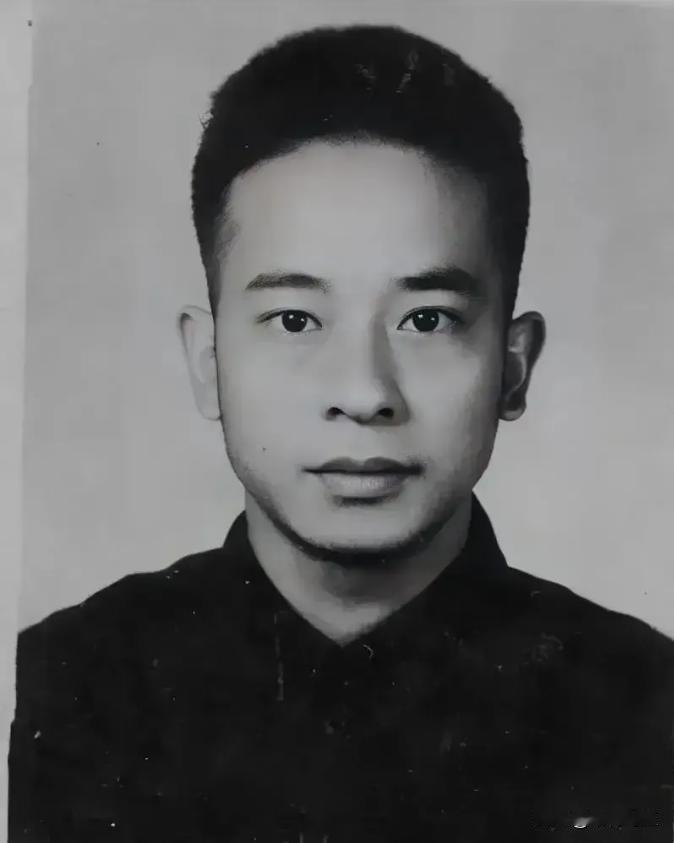 1948年，地下党罗广斌暴露！特务们冲进来，把他团团围住，喊着: