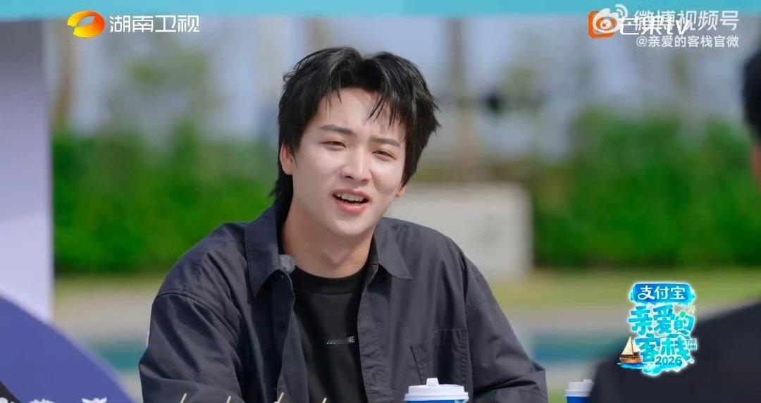 王鹤棣仆人式领导具象化了亲爱的客栈 一句话让大家安心，这就是仆人式领导的魔力！ 