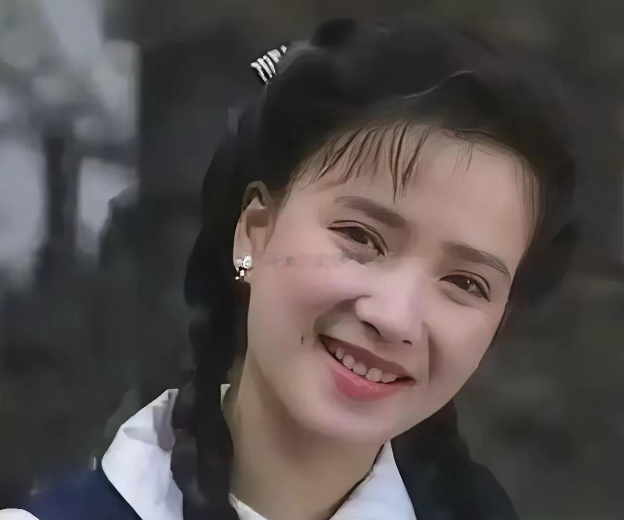 何晴遗产三位守护者。第一位：独子许何。24岁中戏毕业，从小父母离异跟爸爸长大。妈