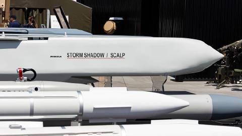 特朗普政府已悄然取消对乌克兰使用西方远程导弹的一项关键限制。乌克兰随即...