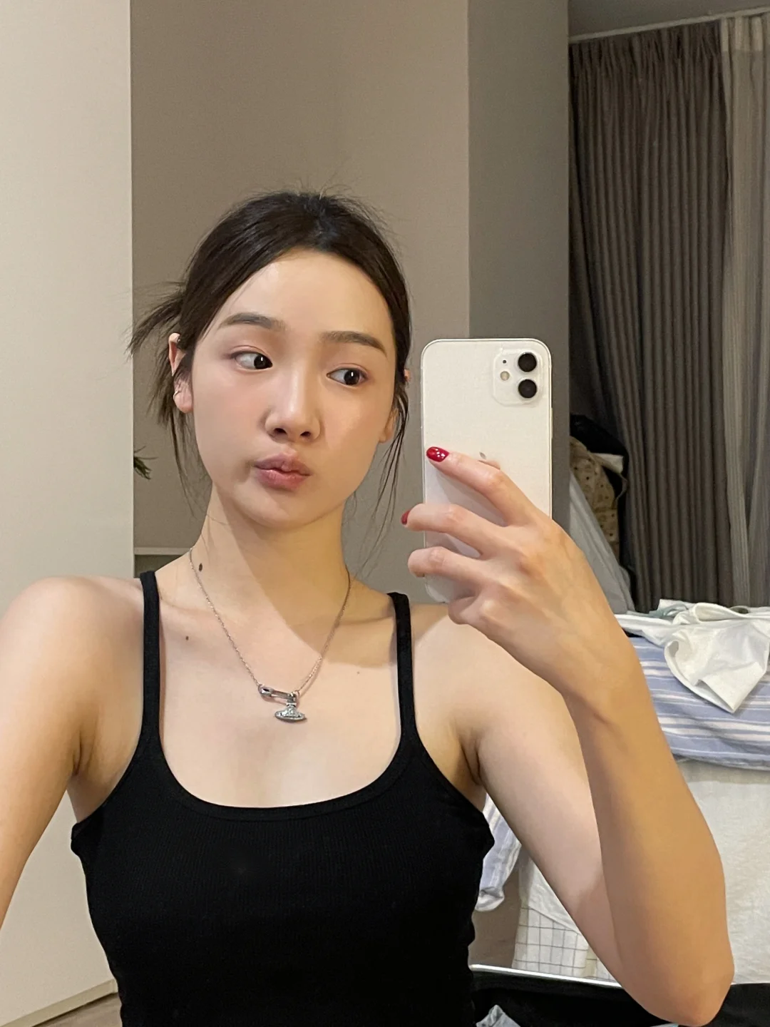 在家做家务也要精致化妆