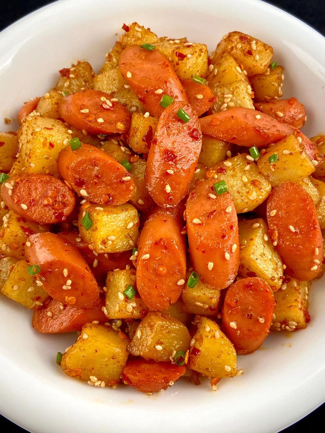 因为这个…我妈在小区出名了!
      今天我妈做了孜然火腿土豆丁真的好好吃!