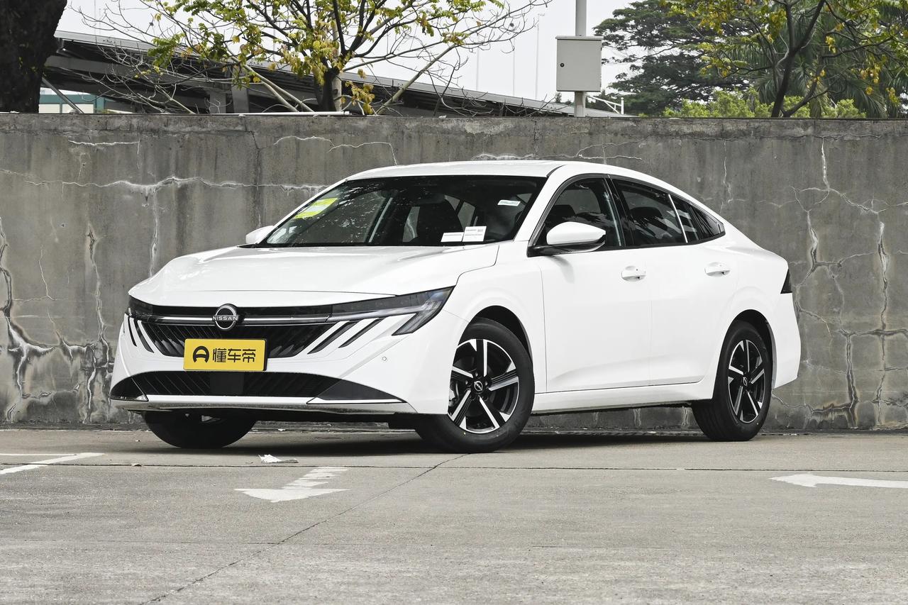 昨天陪发小提车，才发现轩逸这盘棋下得有多大！
本以为买个十万块的家轿，就是网上看