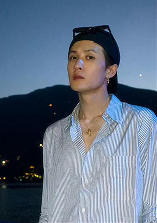 平淡日子，靠他续命。 