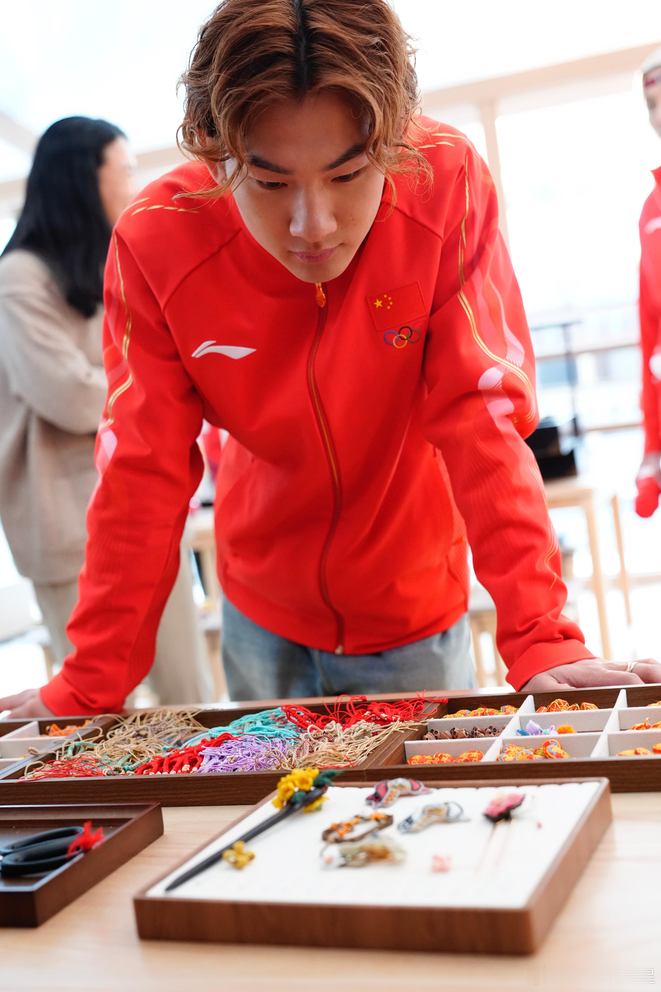 00后世界冠军苏翊鸣新春仪式感春节、米兰冬奥中国首金、生日，这几个词组合在一起构