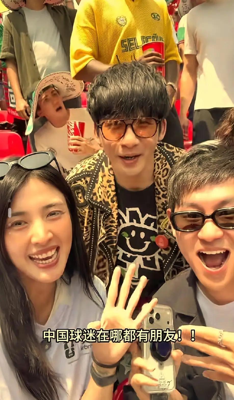 大张伟今天在墨西哥城举办的美加墨世界杯开幕式暨揭幕战现场现身！

他是作为爱彼迎