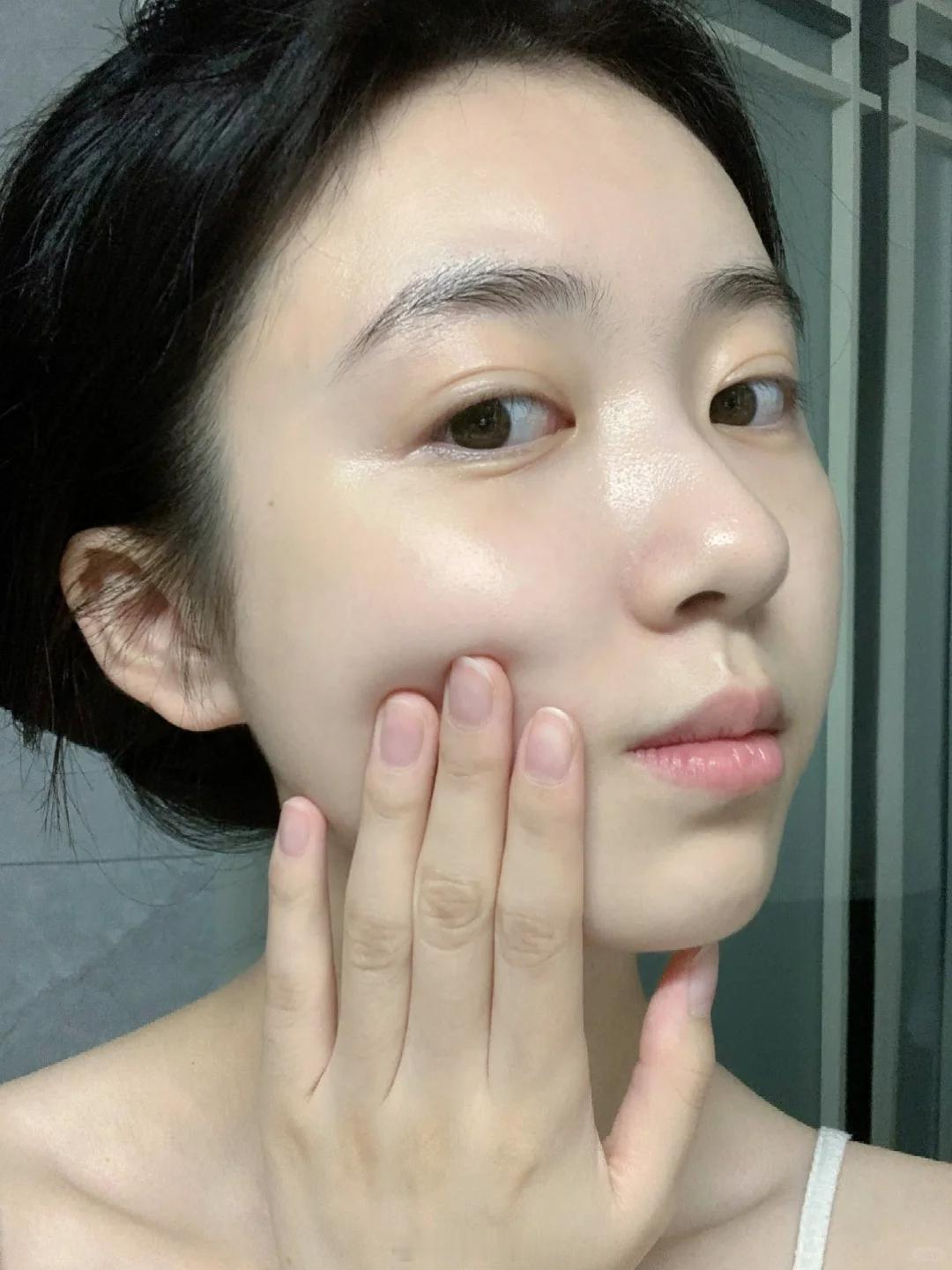 谁懂啊！明明认真护肤+练化妆，底妆还是斑驳卡粉…原来根子在皮肤状态！终于去打了心