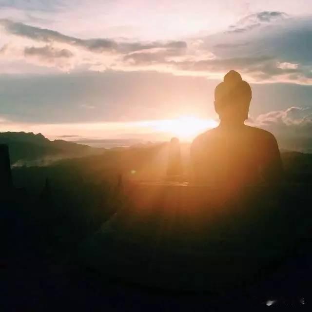 你还别不信，

真正做到大道至简快乐常伴的没几个！

我们这一生放不下的太多了，