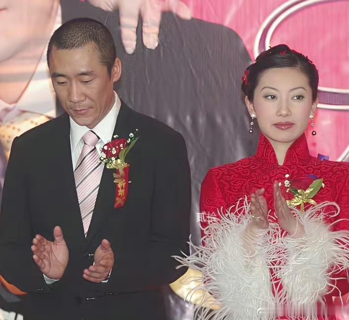 20年前，在鞍山国际大酒店，章子怡的哥哥章子男与嫂子殷旭在婚礼上的一张留影，婚礼