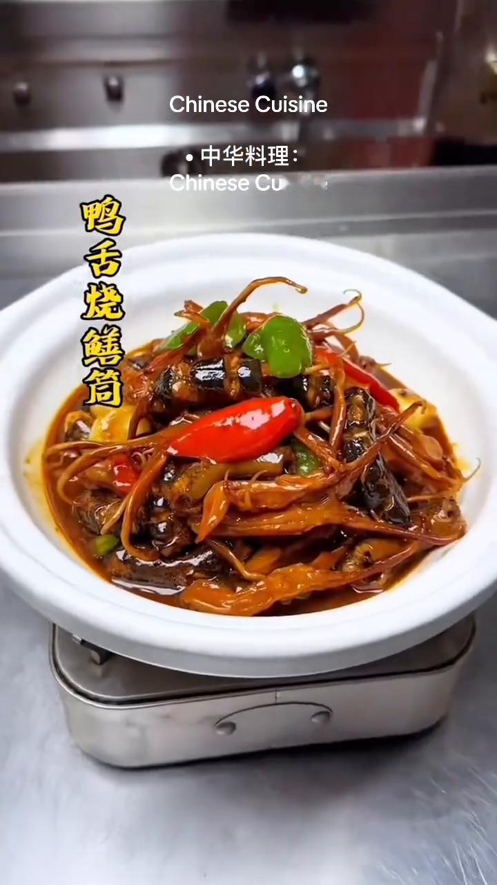 中华料理：鲍鱼烩虾仁、春笋煨猪肚、蒜泥成蛋黄龙虾、解放级鱼炖生蚝、烩三鲜、鸭舌烧
