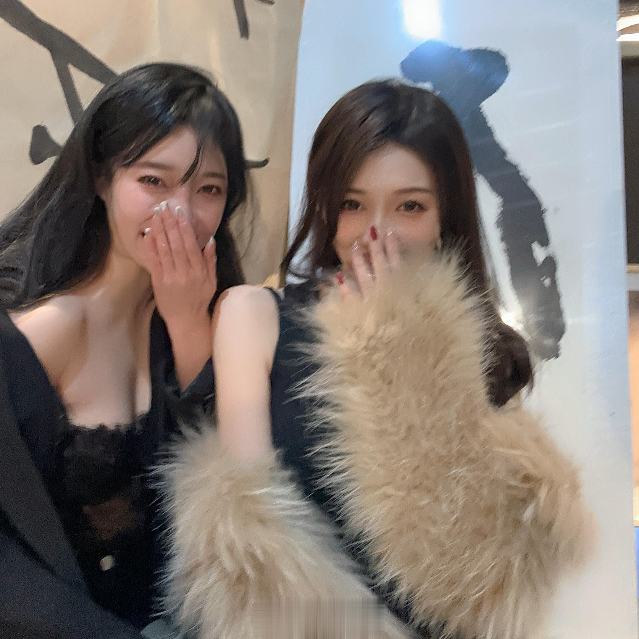 美女和美女 ​​​