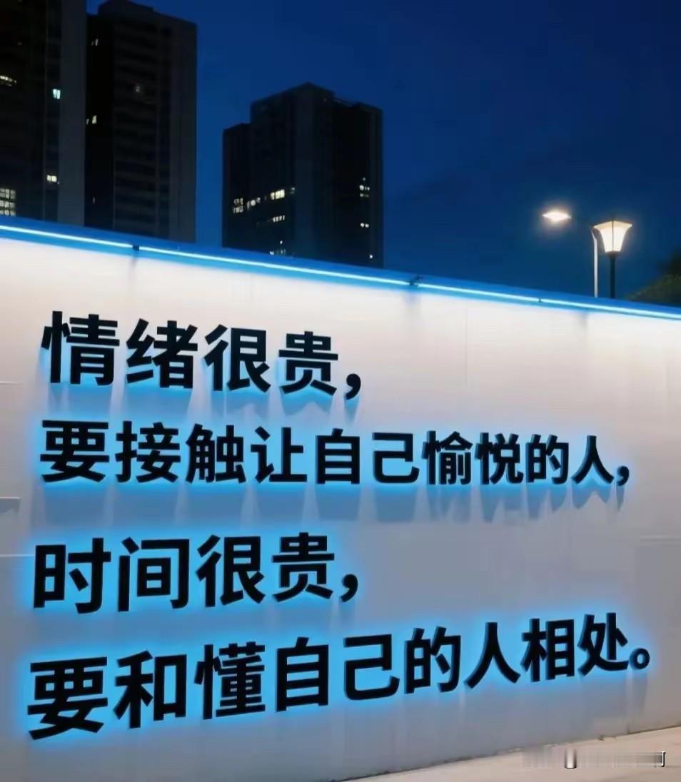 后悔！
帮了一大顿自己吃了一次又一次的亏，最后还帮出来仇了。
认了，权当花钱买教