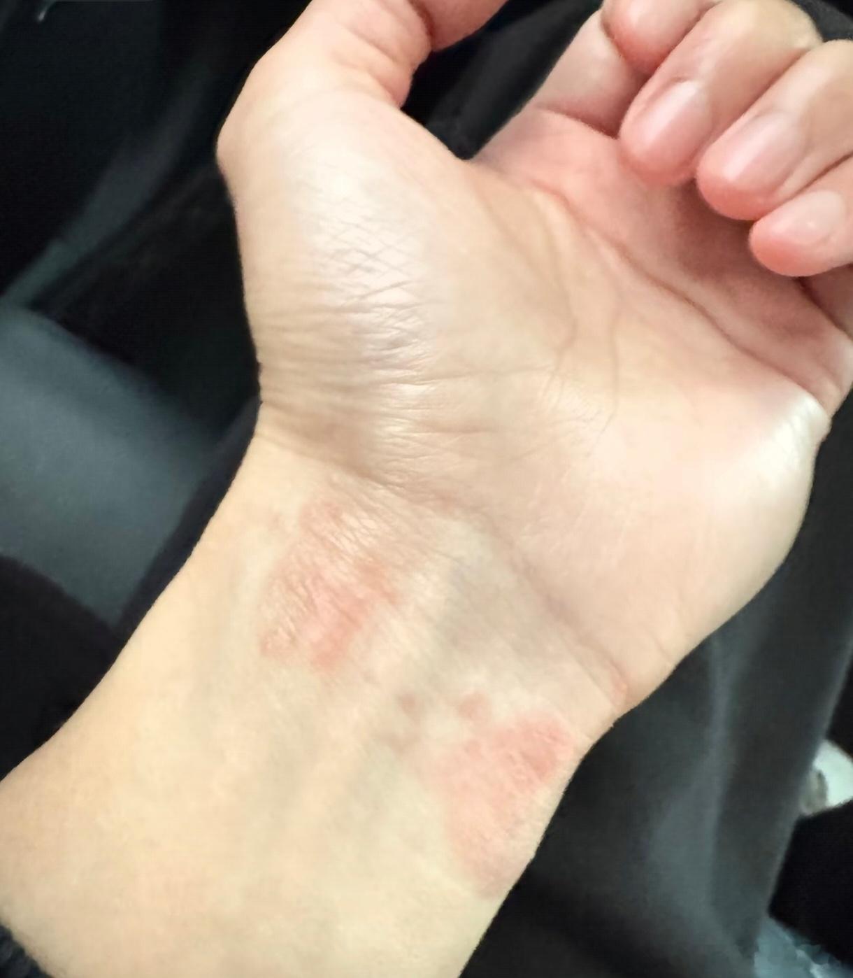 真心建议大家尽量用原装表带为什么第三方便宜表带能做到那么低价？①没原创设计，纯抄